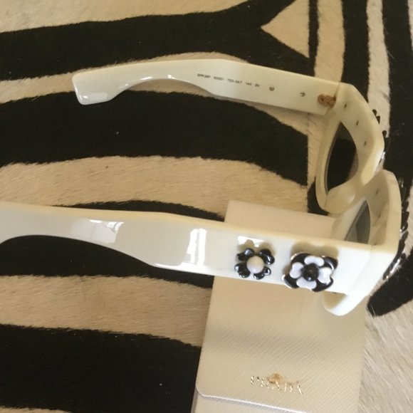 Prada vitage flower sunglasses New - Picture 2 of 4